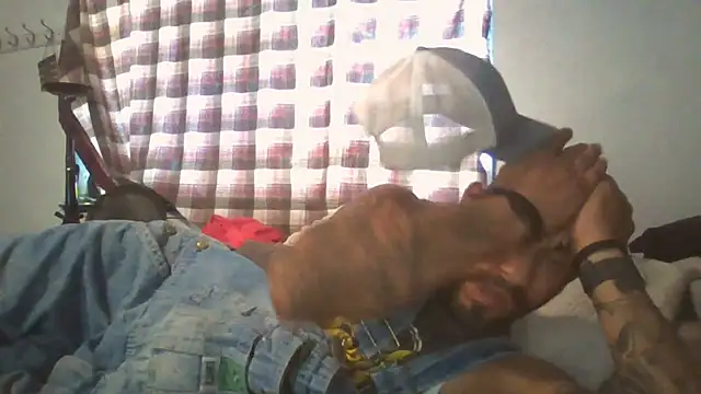 TheDaddio03 снимок онлайн-комнаты на Stripchat