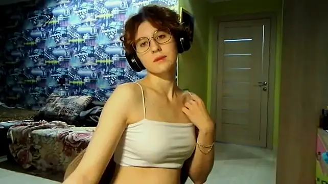 ThersaNoe снимок онлайн-комнаты на Stripchat