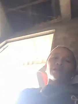 Tip2003 momentopname van live room op Stripchat