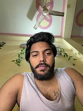 Top_Reyanshh снимок онлайн-комнаты на Stripchat