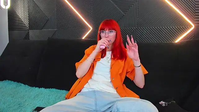 Tori_25 снимок онлайн-комнаты на Stripchat