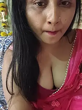 Tridha_2 momentopname van live room op Stripchat