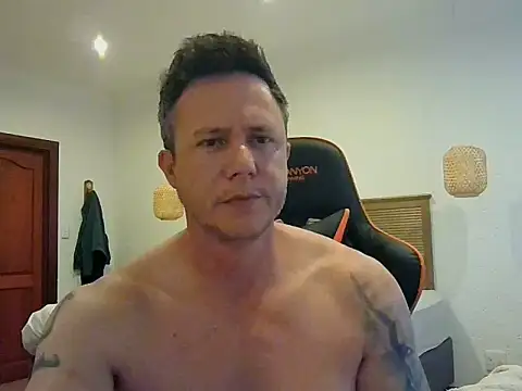 TroyDieselXXX live room snapshot on Stripchat