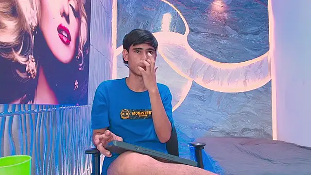 Tyler_schoby снимок онлайн-комнаты на Stripchat