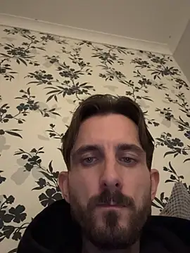 UKBig8incha live room snapshot on Stripchat