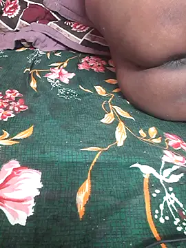 URMILASJX captura de la sala en vivo en Stripchat