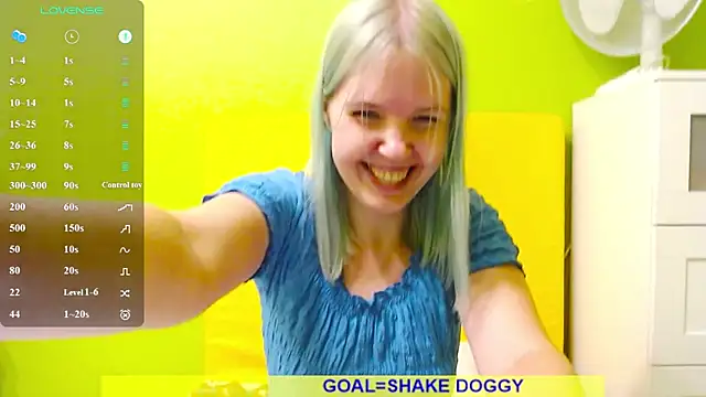 Ultra_Meow live room snapshot on Stripchat
