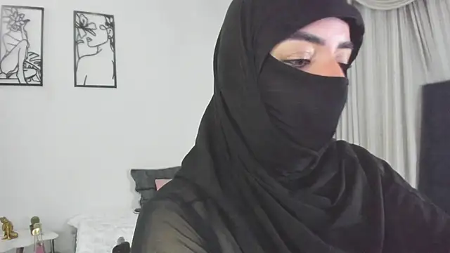 Uzra_hayed momentopname van live room op Stripchat