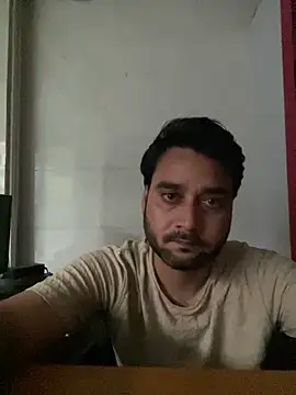 VBRAWN01 momentopname van live room op Stripchat