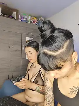 Val_Lau live room snapshot on Stripchat