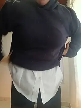 Valentina--1 live room snapshot on Stripchat