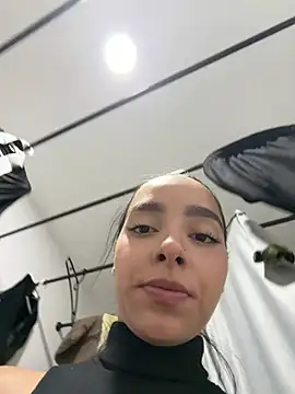 ValentinaMilanX_ captura de la sala en vivo en Stripchat