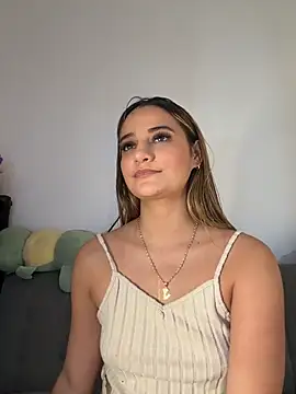 Vaniluu9 live room snapshot on Stripchat