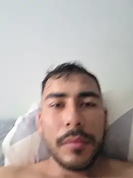 Vazquenuann снимок онлайн-комнаты на Stripchat