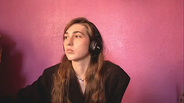 VernieReinicke live room snapshot on Stripchat