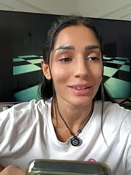 Vicky_luxe live room snapshot on Stripchat