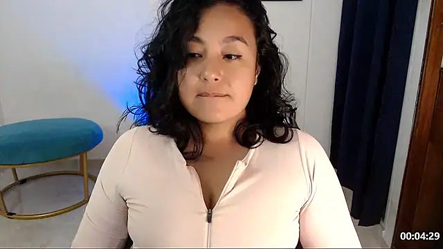 Victoria_Ana live room snapshot on Stripchat