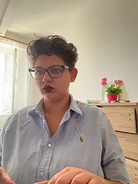 VikaKisss momentopname van live room op Stripchat