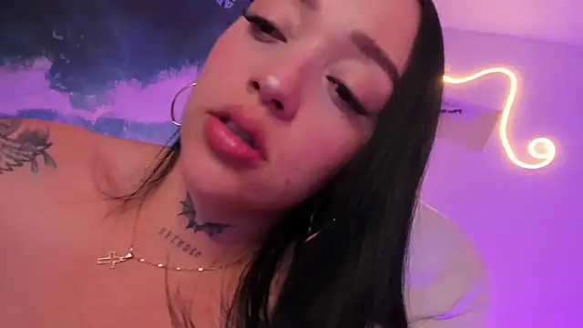ViolettaHotLatin_ captura da sala ao vivo na Stripchat