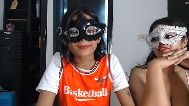 Virgin_Aisha live room snapshot on Stripchat