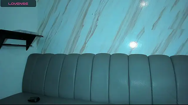 Virgin_Sophia live room snapshot on Stripchat