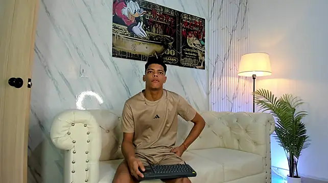 WHITET_AND_BLACK Momentaufnahme des Live-Raums auf Stripchat