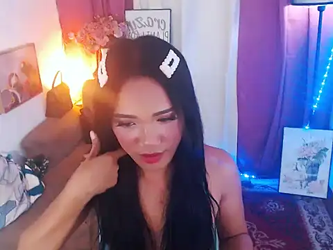 WILDEXOTICBEAUTY live room snapshot on Stripchat