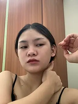 Weevi10 live room snapshot on Stripchat