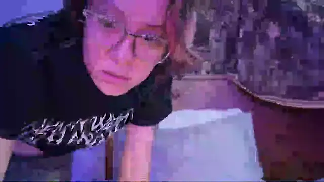 WetSarah5 live room snapshot on Stripchat