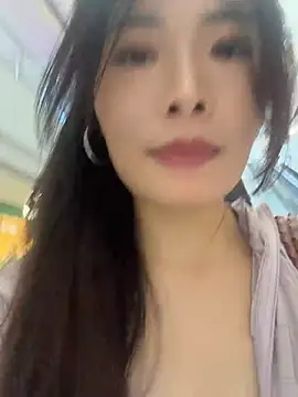 Xiaoyunduo1 live room snapshot on Stripchat