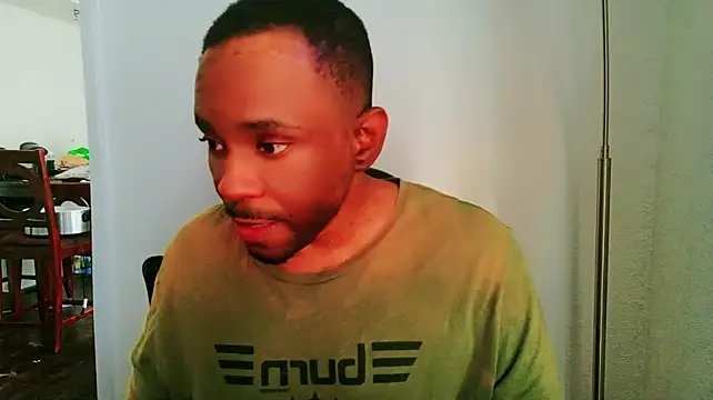 YaBoyTJ live room snapshot on Stripchat