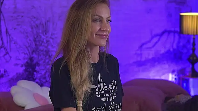 YamiraKim Momentaufnahme des Live-Raums auf Stripchat