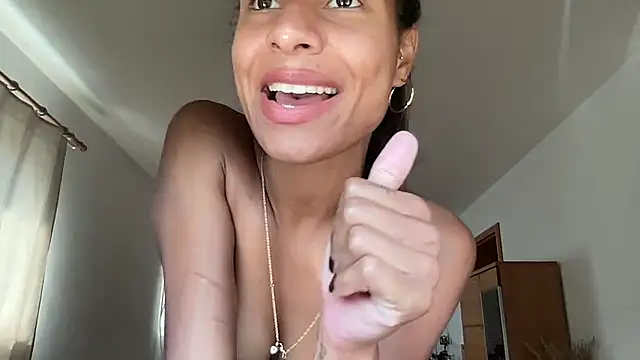 YaraEstelle momentopname van live room op Stripchat