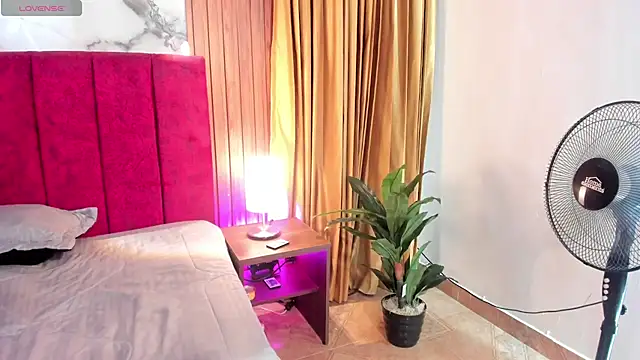 Yarha_Valois Momentaufnahme des Live-Raums auf Stripchat