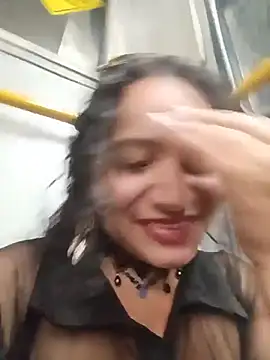 Yaya_paid captura de la sala en vivo en Stripchat