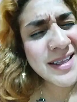 Yemily25 снимок онлайн-комнаты на Stripchat