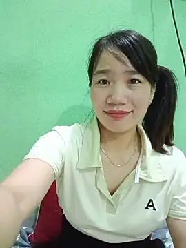 Yimy19 momentopname van live room op Stripchat