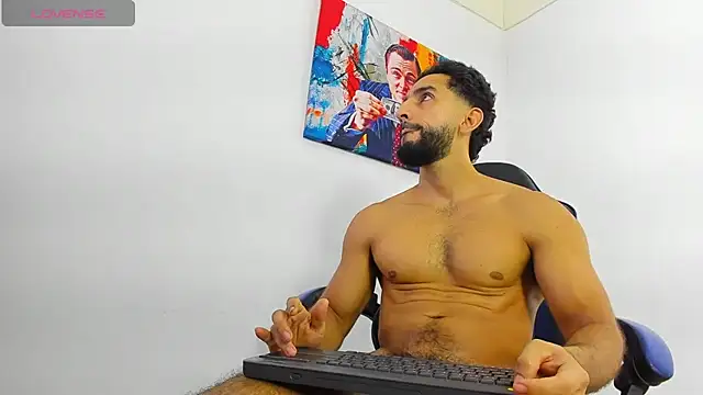 Yiyo10_ Momentaufnahme des Live-Raums auf Stripchat