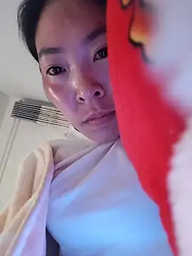Yiyoongg Momentaufnahme des Live-Raums auf Stripchat
