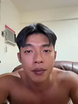 Yooo17 momentopname van live room op Stripchat
