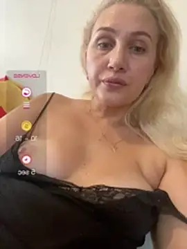 YourBlondee Momentaufnahme des Live-Raums auf Stripchat
