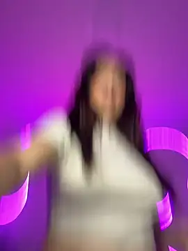Yovng___Lau live room snapshot on Stripchat