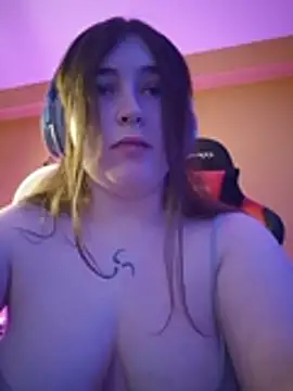 Yuminull live room snapshot on Stripchat