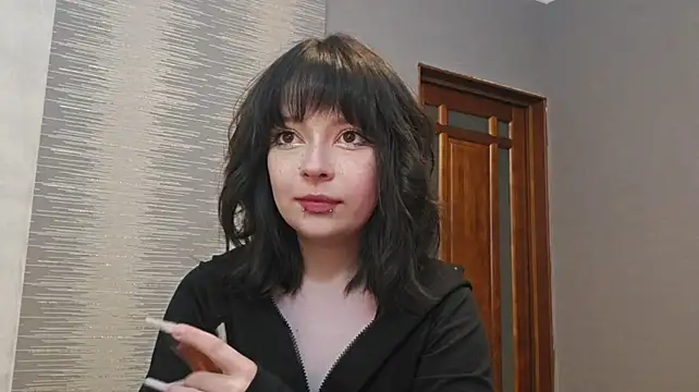 YunLettinga live room snapshot on Stripchat