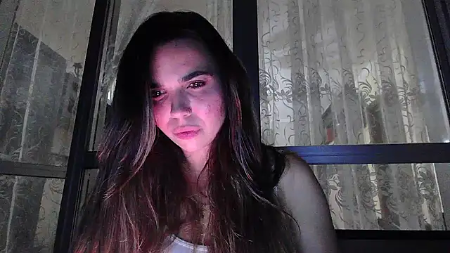 Yvelina live room snapshot on Stripchat