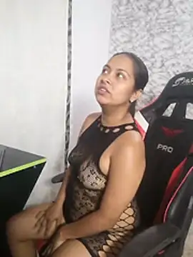 Zarinamoon momentopname van live room op Stripchat