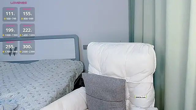 _Clara- captura de la sala en vivo en Stripchat