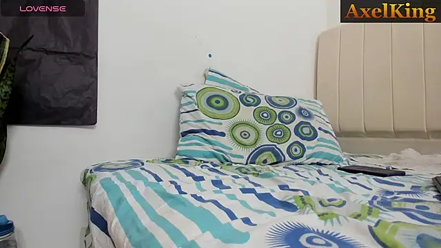 _axelking_ live room snapshot on Stripchat