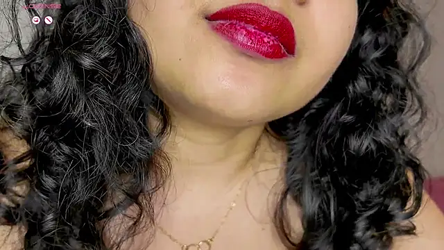 _neesha_414_ live room snapshot on Stripchat