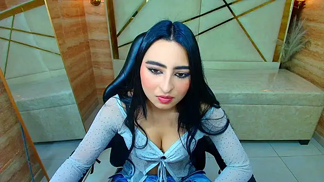 abril__r captura de la sala en vivo en Stripchat